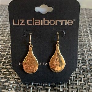 Gold dangle earrings!